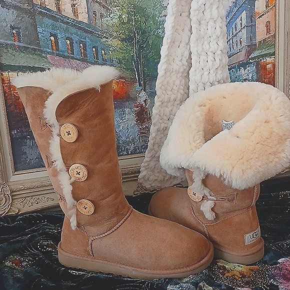 UGG Shoes - UGG Bailey Button Triplet boots Size 7 Excellent Cond.